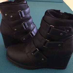 Khombu combat boots with heel